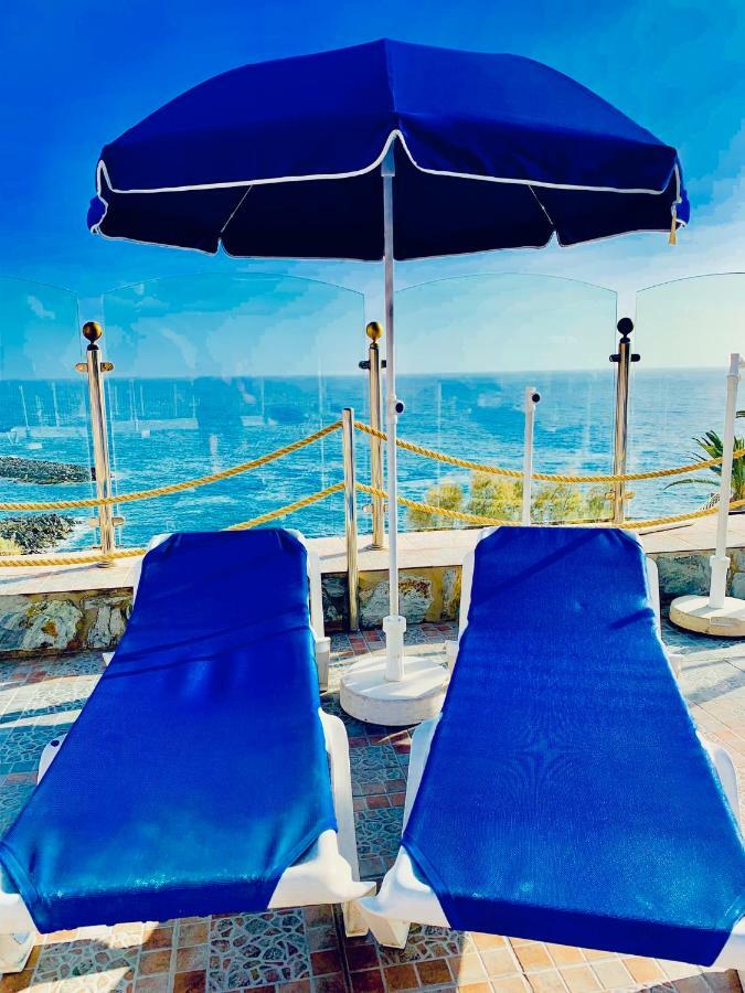 אדחה First Line Seaview Apartment מראה חיצוני תמונה